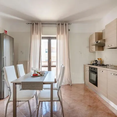 Domus Apulia, Due Passi Dal Mare - Free Parking - דירה מונופולי